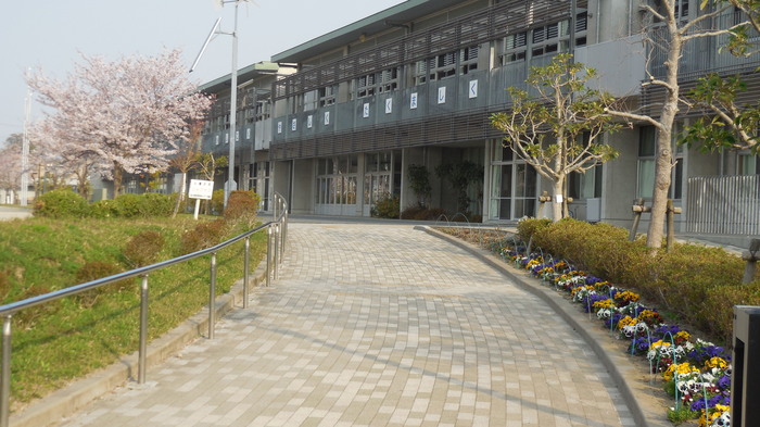 美郷台小学校校舎の外観写真