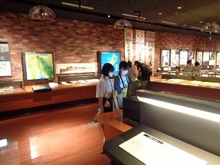 １