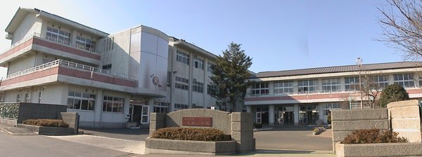 本城小学校校舎の外観写真